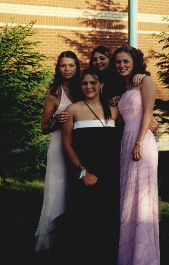 girlsprom3.jpg