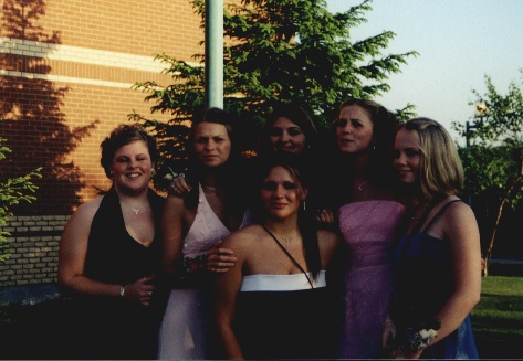 girlsprom4.jpg